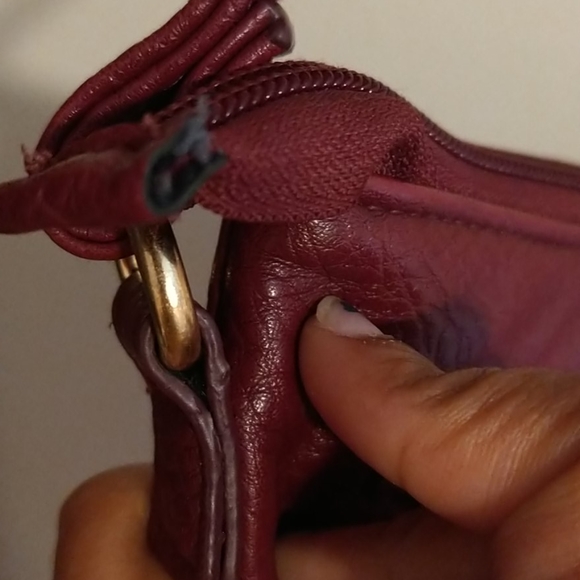 Enzio Angiolini crossbody bag in maroon color - Picture 5 of 8